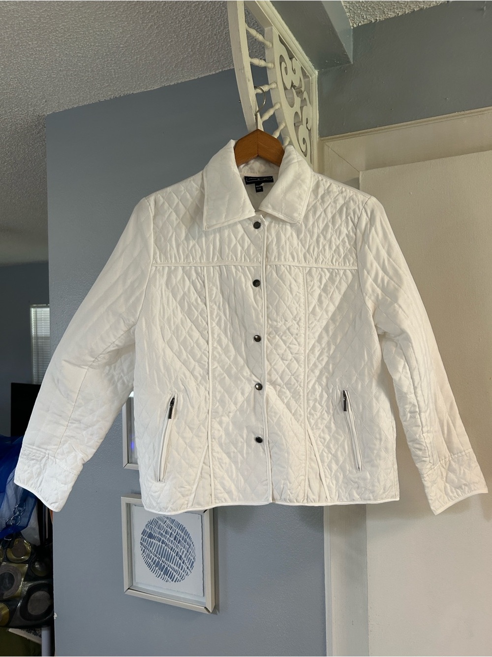 Jane Ashley Women’s White Quilted Snap Front Jacket Size M